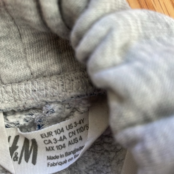 Bundle of 3-4T clothes - Picture 10 of 10